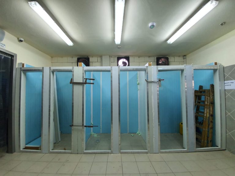 מערכות קירור לתעשייה | מקפיאים תעשייתיים למכירה
