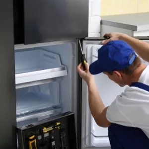 טכנאי מקררים מסחרי